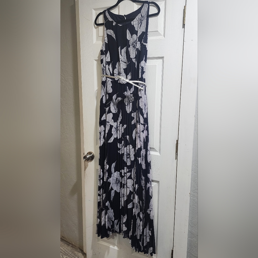 Jessica Howard Black and White Floral Maxi Dress
